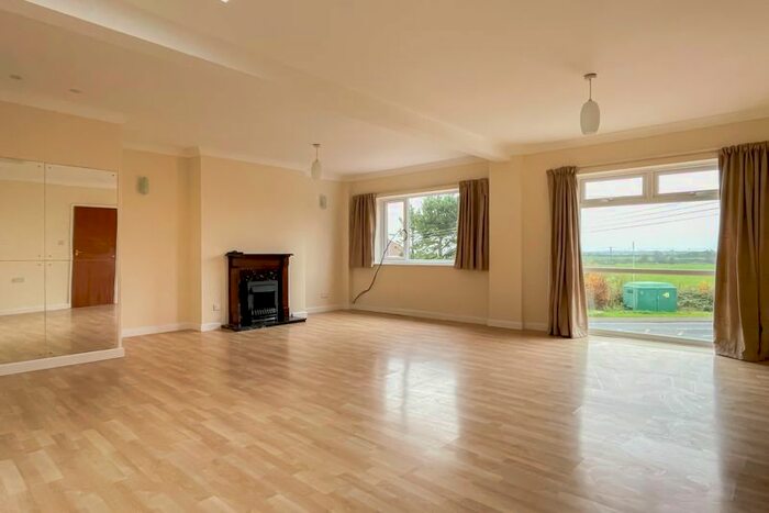 2 Bedroom Flat To Rent In Bridge Road, Bleadon, Weston-Super-Mare BS24