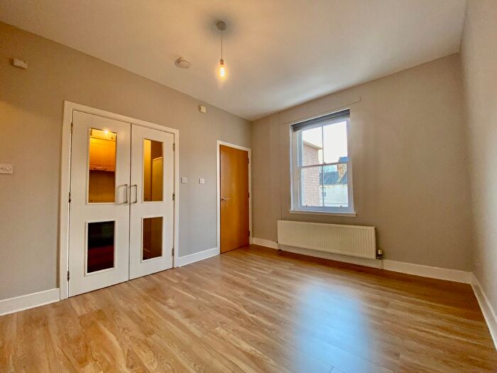 1 Bedroom Flat To Rent In Patriothall, Stockbridge, Edinburgh, EH3