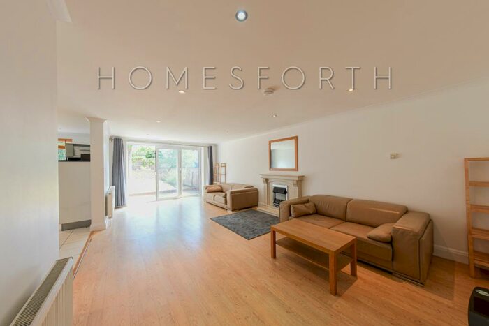 4 Bedroom House To Rent In Parkside, Dollis Hill, NW2