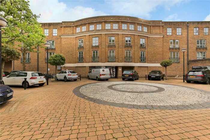 2 Bedroom Apartment To Rent In Roberts Court, Essex Road, London, N1
