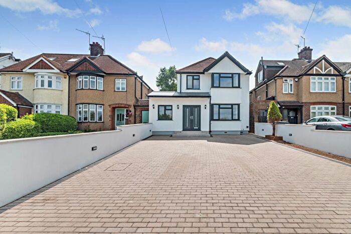 5 Bedroom Detached House To Rent In Hampermill Lane, Oxhey, WD19