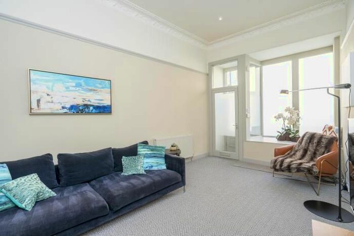 2 Bedroom Flat To Rent In St. Stephen Street, Edinburgh, EH3