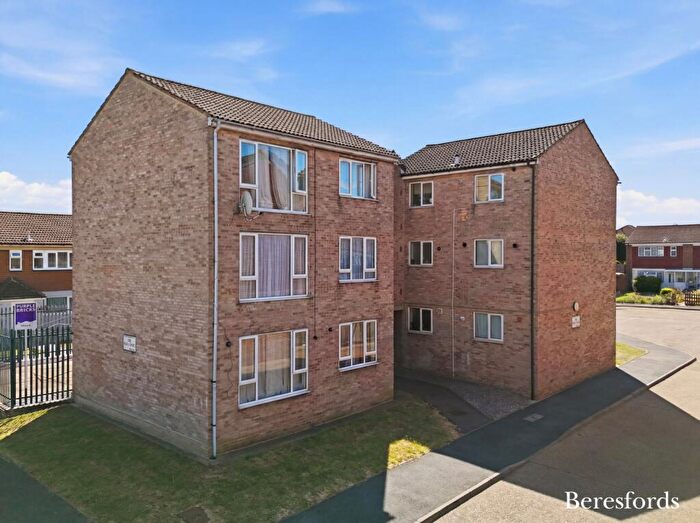 1 Bedroom Apartment For Sale In Bideford Close, Romford, RM3