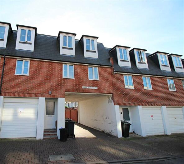 2 Bedroom Maisonette To Rent In C Gruneisen Road, Stamshaw, PO2