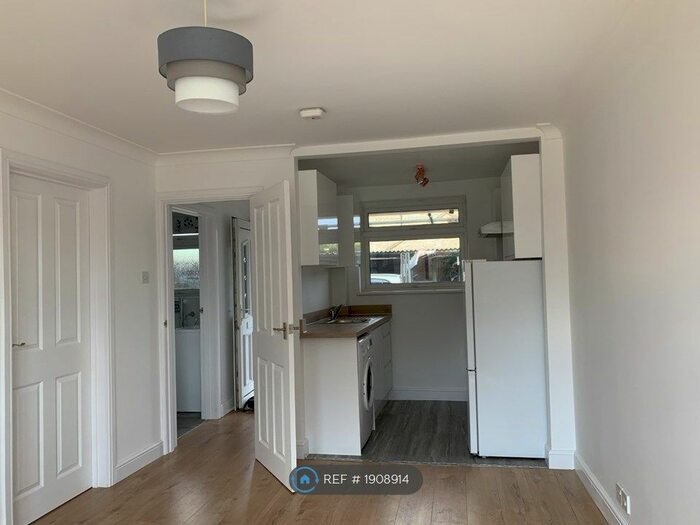 1 Bedroom Flat To Rent In Laleham Road, Staines-Upon-Thames, TW18