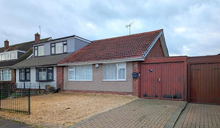 2 Bedroom Semi Detached Bungalow For Sale In Warwick Avenue, Tuffley, Gloucester, GL4