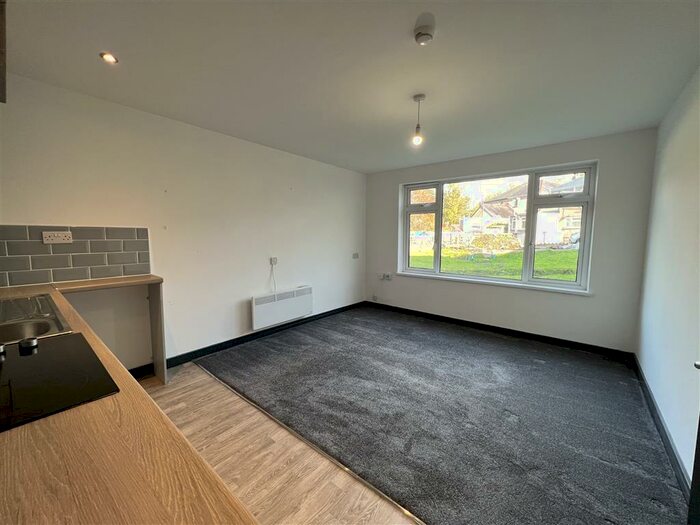 1 Bedroom Flat To Rent In High Street, Cwmgwrach, Neath, SA11