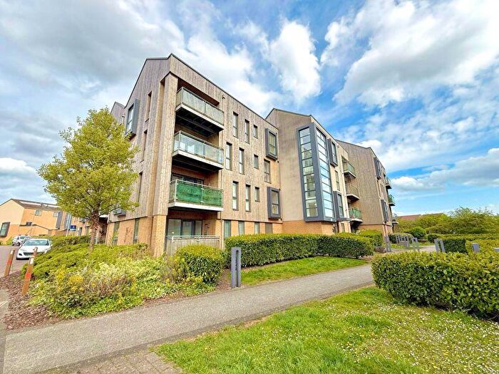 2 Bedroom Flat For Sale In Hampton Place, Houghton Regis, LU5