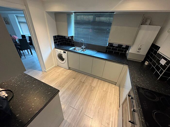 4 Bedroom Semi-Detached House To Rent In Lincoln Road, Basildon, SS14