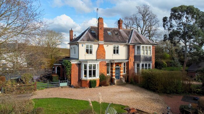 4 Bedroom Semi-Detached House For Sale In Bufton Lodge, Leicester, LE9