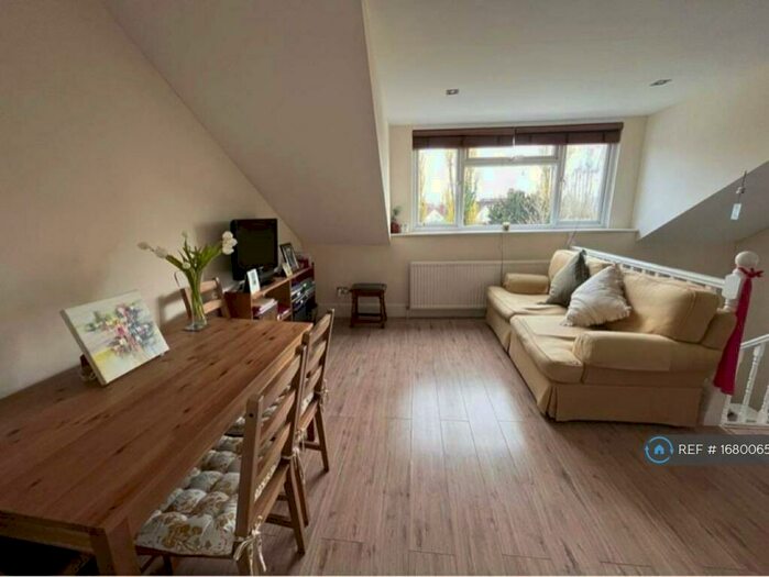 2 Bedroom Flat To Rent In Cricklewood, London, NW2