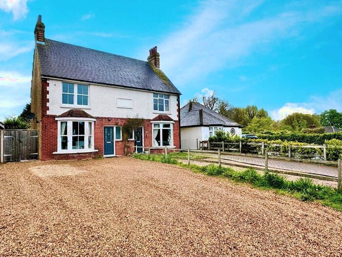 3 Bedroom Semi-Detached House For Sale In Sandyhurst Lane, Ashford, TN25