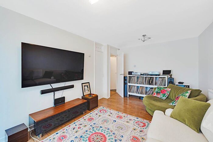 1 Bedroom Flat For Sale In Parnell Road, Bow, E3