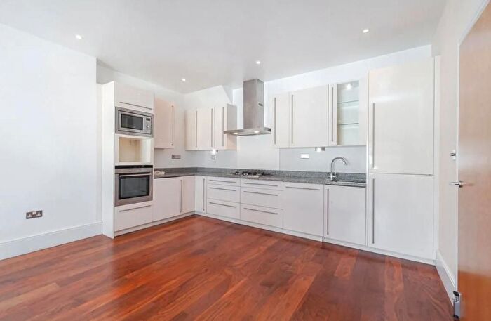 3 Bedroom Flat To Rent In Buckland Crescent, South Hampstead, London, NW3