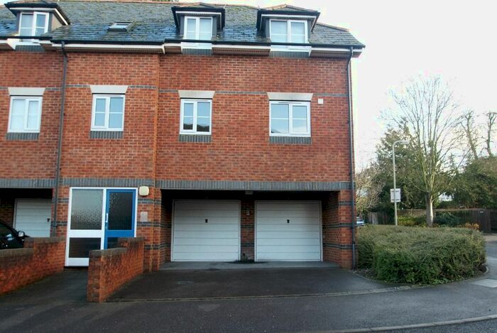 1 Bedroom Flat To Rent In Vincent Drive, Andover, SP10