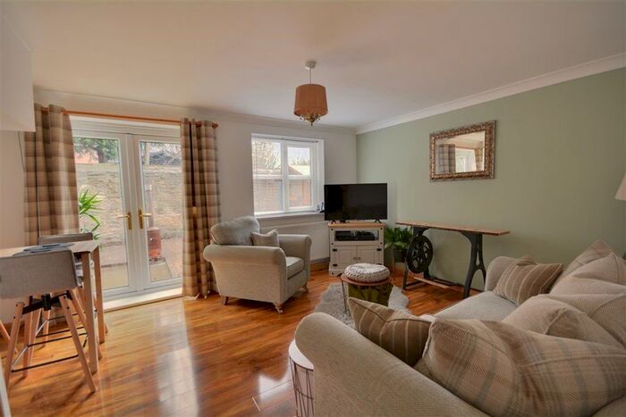 3 Bedroom Town House To Rent In Vicars Mews, Brotherton, WF11