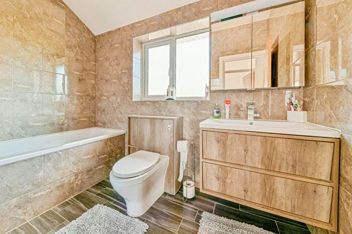 5 Bedroom Semi-Detached House For Sale In Spring Drive, Stevenage, SG2