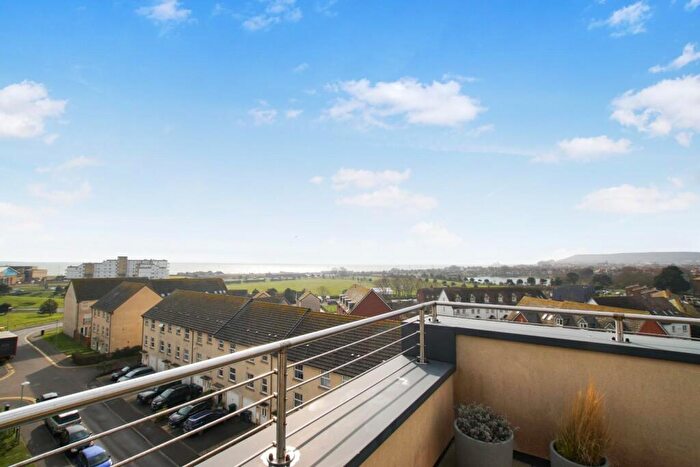 3 Bedroom Penthouse For Sale In Groombridge Avenue, Eastbourne, BN22