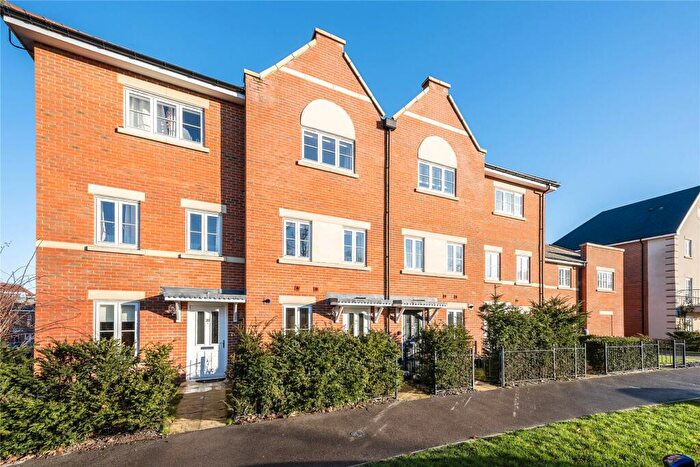 4 Bedroom Town House For Sale In Pennefather's Road, Wellesley, Aldershot, Hampshire, GU11
