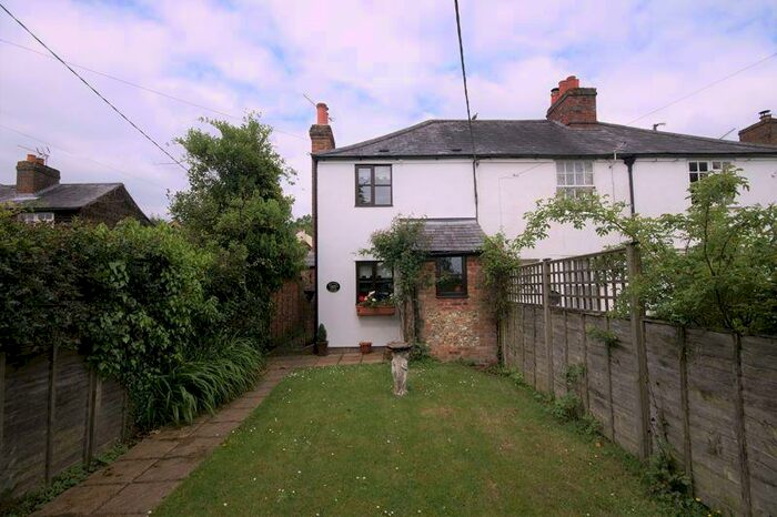 2 Bedroom End Of Terrace House To Rent In Prospect Cottages, Naphill, HP14