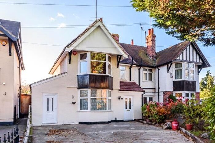 4 Bedroom Semi-Detached House To Rent In Reading, Berkshire, RG30