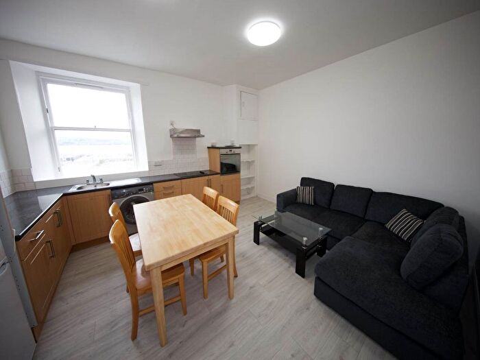 2 Bedroom Flat To Rent In Whitehall Crescent, Dundee, DD1
