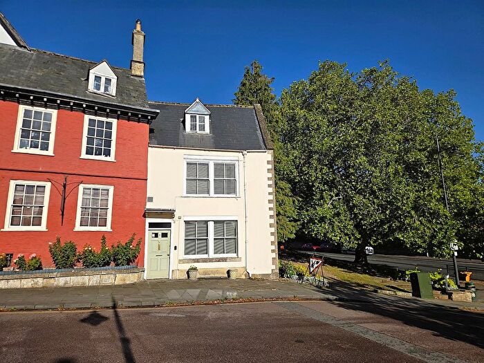 3 Bedroom Terraced House For Sale In Market Hill, Calne, SN11