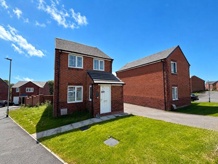 3 Bedroom Detached House To Rent In Finisher Close, Whitworth, Rochdale, Lancashire, OL12