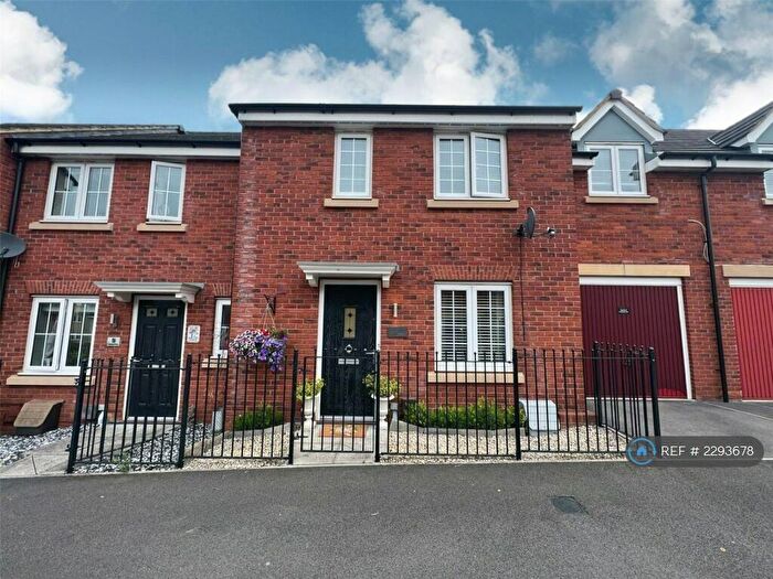 3 Bedroom Terraced House To Rent In Clapham Close, Swindon, SN2