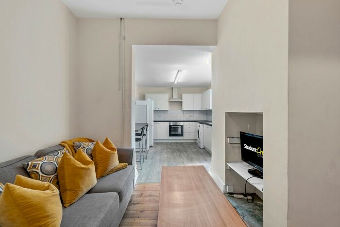 4 Bedroom Flat To Rent In North Road East, Plymouth, Devon, PL4