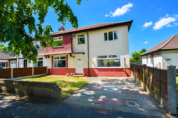 4 Bedroom Semi-Detached House For Sale In Tintern Avenue, Flixton, M41