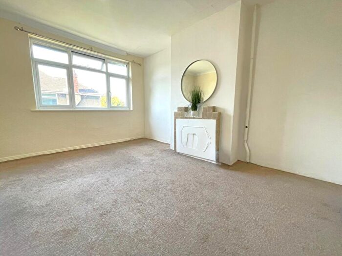 2 Bedroom Maisonette To Rent In Lyne Court, Meadowbank Road, Kingsbury, NW9