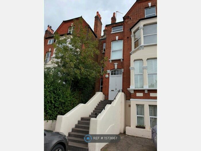 3 Bedroom Flat To Rent In Norwood Road, London, SE24