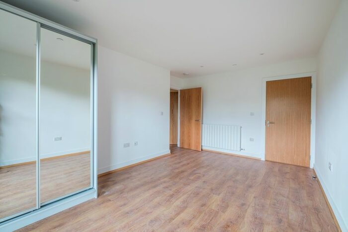 2 Bedroom Flat To Rent In Well Farm Road, Whyteleafe, CR3