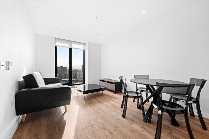 2 Bedroom Flat For Sale In Aspin Lane, Manchester, M4