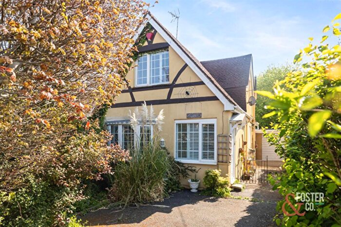 2 Bedroom House For Sale In Wood Lane, Small Dole, Henfield, BN5