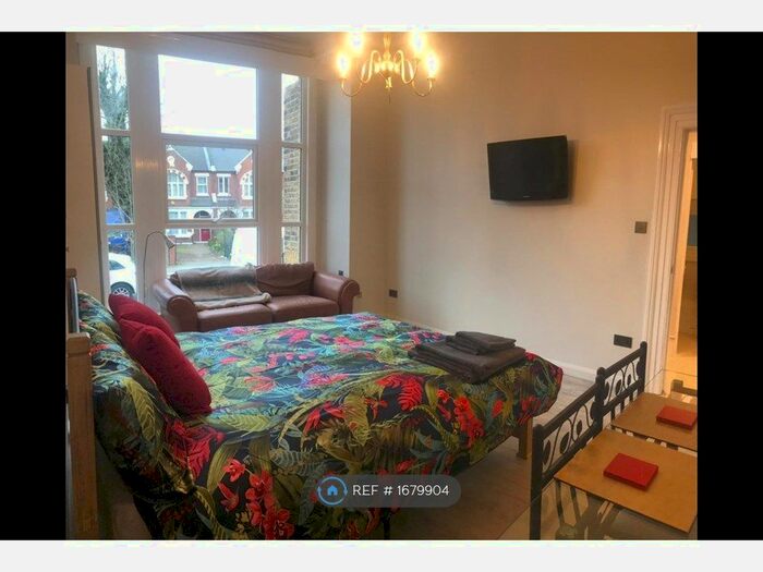 Studio To Rent In Argyle Road, London, W13