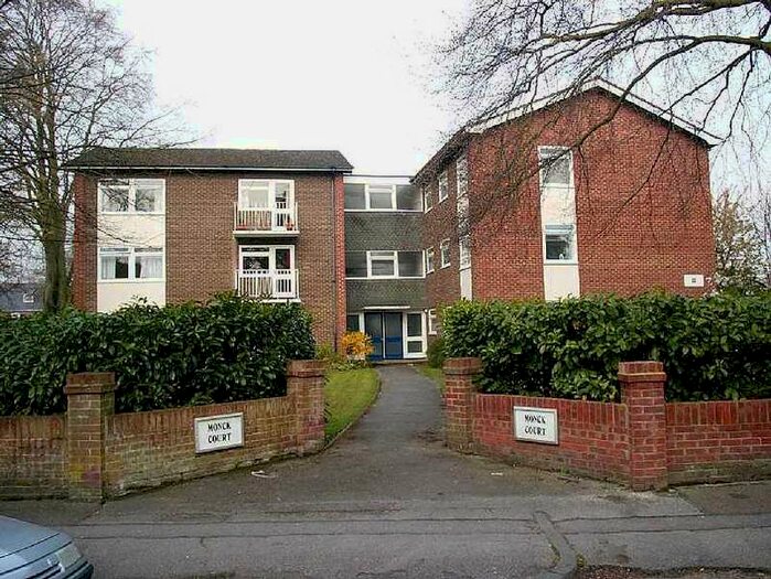 2 Bedroom Apartment To Rent In Monck Court, Southcote Road, Reading, RG30