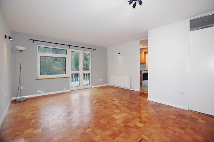 2 Bedroom Flat To Rent In Glen Court, Grasmere Road, Bromley, BR1