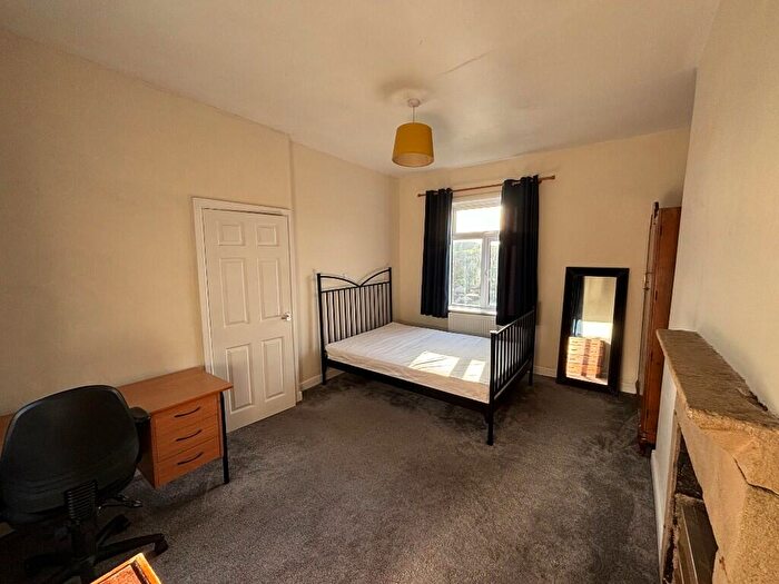 1 Bedroom Terraced House To Rent In Moor Edge, BD16