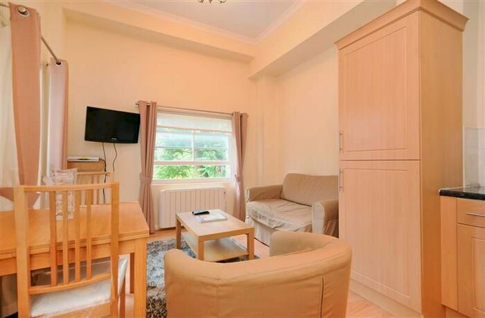 1 Bedroom Flat To Rent In Kings Road, London, SW10