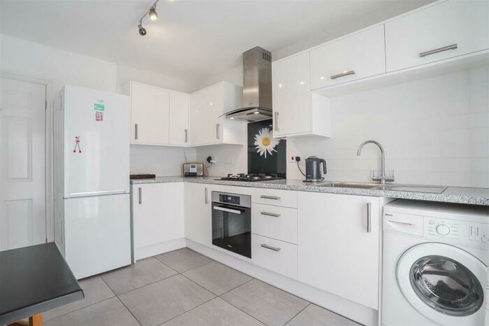 2 Bedroom Detached Bungalow To Rent In Warren Lane, Oldham, OL8