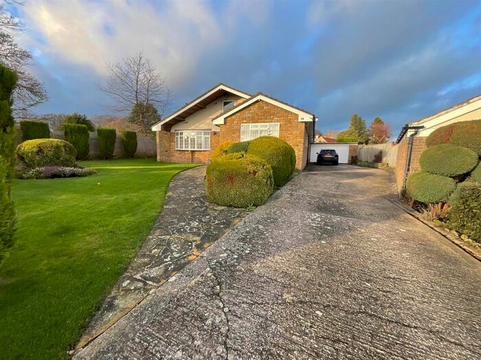 3 Bedroom Detached Bungalow To Rent In Hall Park Grove, Scalby, Scarborough, YO13