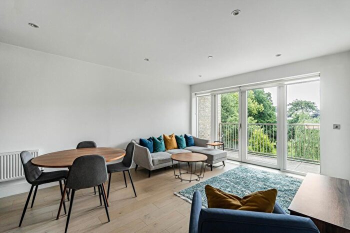 2 Bedroom Flat For Sale In Lee Terrace, Hither Green, SE13