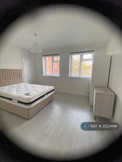 3 Bedroom Flat To Rent In Hills Road, Cambridge, CB2