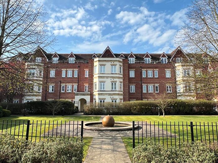 2 Bedroom Apartment For Sale In The Cloisters, Guildford, GU1