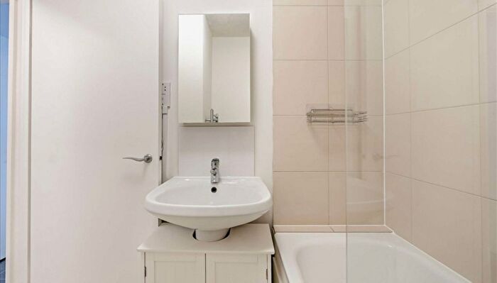 2 Bedroom Flat To Rent In Fulham Road, London, SW3