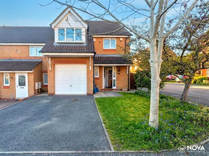 3 Bedroom End Of Terrace House For Sale In Dunraven Avenue, Luton, LU1