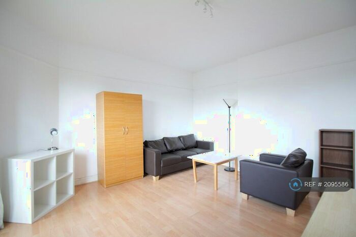 4 Bedroom Flat To Rent In The Chenies, London, NW1