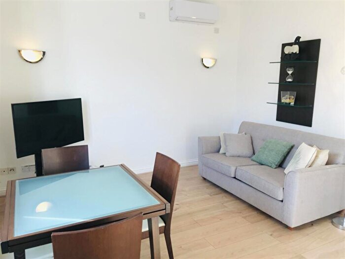 1 Bedroom Flat To Rent In The Mews, Norwich Street, Cambridge, CB2